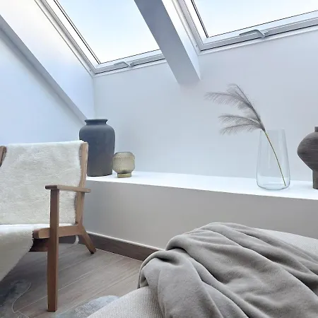 Stunning Penthouse In Near The Beach! Апартаменти