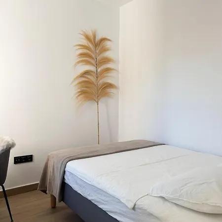 Апартаменти Stunning Penthouse In Near The Beach!