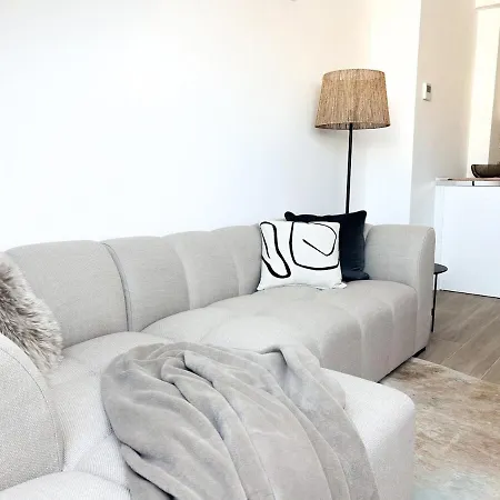 Stunning Penthouse In Near The Beach! Апартаменти *