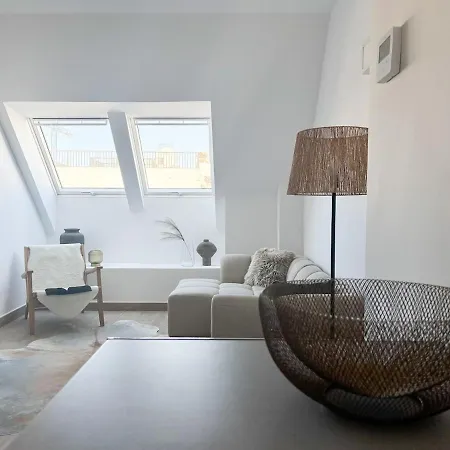 Apartment Stunning Penthouse In Near The Beach!