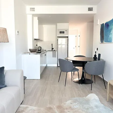 Apartment Stunning Penthouse In Near The Beach! *