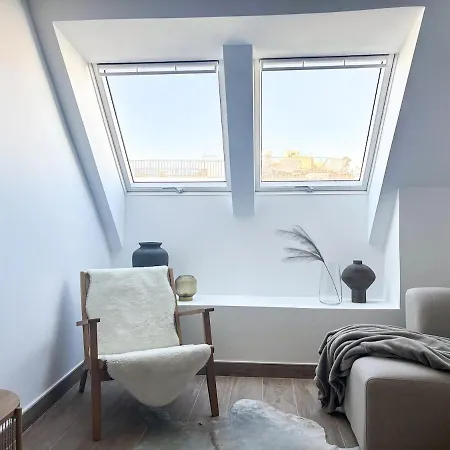 Apartment Stunning Penthouse In Near The Beach! *