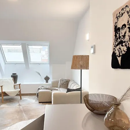Stunning Penthouse In Near The Beach! *