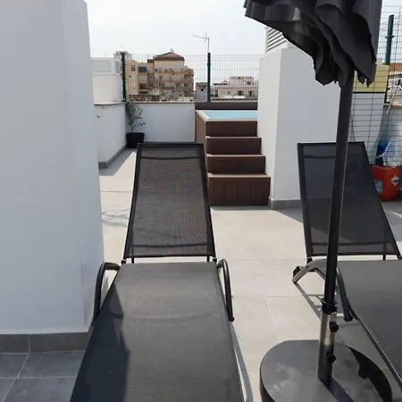 Stunning Penthouse In Near The Beach!